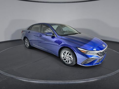 Certified 2025 Hyundai Elantra Hybrid FWD image 2