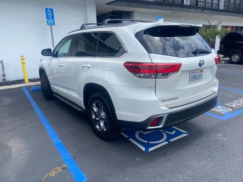 Used 2017 Toyota Highlander Limited Platinum AWD/4WD image 5