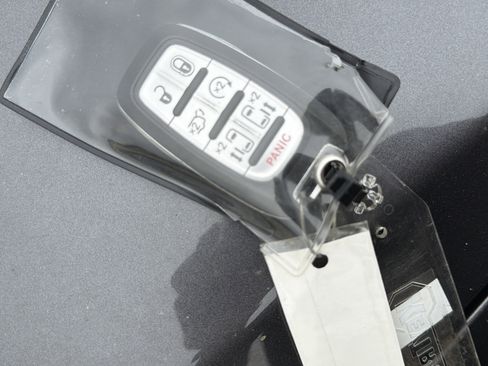 Used 2022 Chrysler Pacifica Touring-L image 36