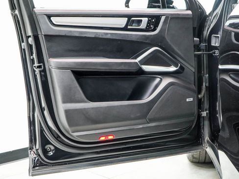 Used 2021 Porsche Cayenne Turbo image 45