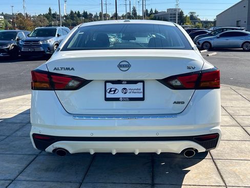 Used 2023 Nissan Altima 2.5 SV w/ SV Premium Package AWD/4WD image 10