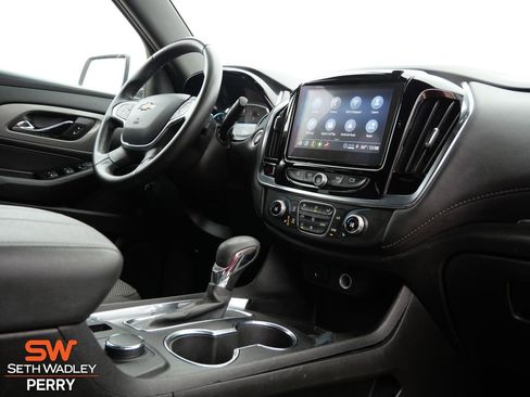 Used 2023 Chevrolet Traverse LT image 15