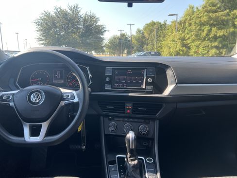 Used 2019 Volkswagen Jetta FWD image 25