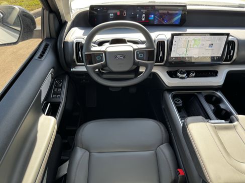 New 2025 Ford Expedition Active image 14