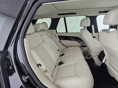 Used 2026 Land Rover Range Rover SE image 12