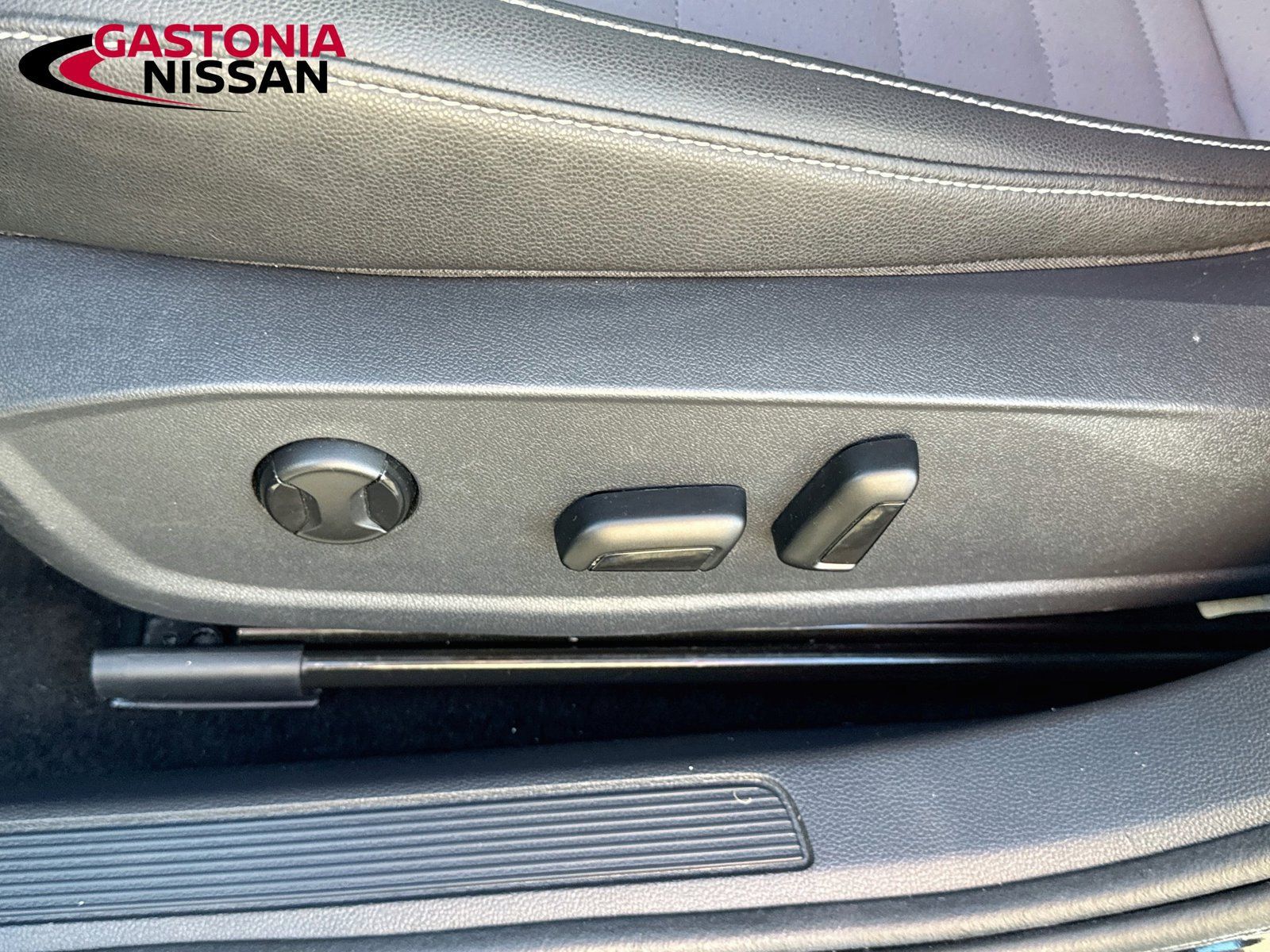 Used 2025 Volkswagen Jetta SE FWD image 25