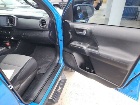 Used 2021 Toyota Tacoma TRD Sport image 17