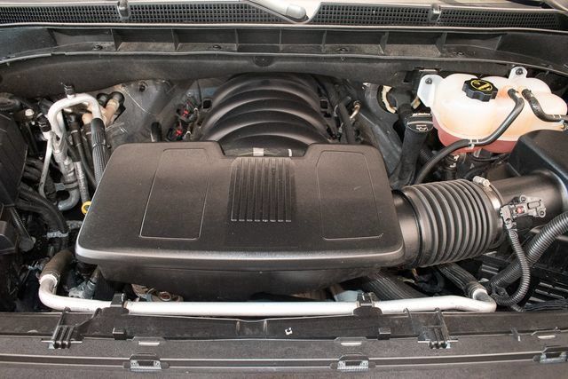 Used 2024 GMC Yukon AT4 w/ AT4 Premium Package AWD/4WD image 3