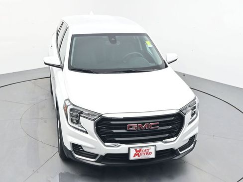 Used 2024 GMC Terrain SLE image 4