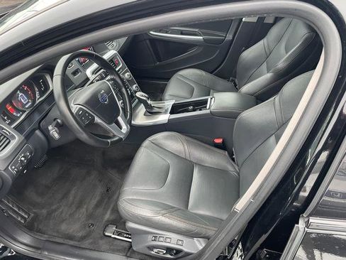 Used 2016 Volvo V60 T5 Cross Country w/ Convenience Package image 6