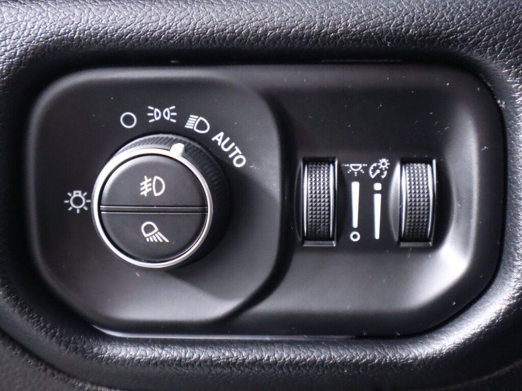 Used 2021 RAM 1500 Laramie AWD/4WD image 10