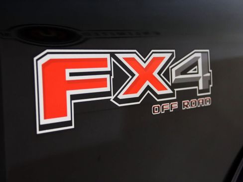 Used 2023 Ford F250 Platinum w/ FX4 Off-Road Package AWD/4WD image 16