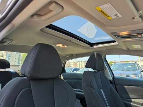 Used 2024 Hyundai Elantra SEL w/ Convenience Package image 11