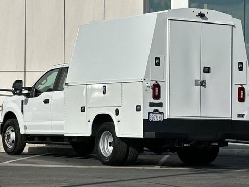 Used 2022 Ford F350 XL w/ Power Equipment Group image 5