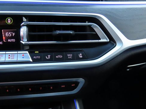 Used 2021 BMW X7 M50i image 29