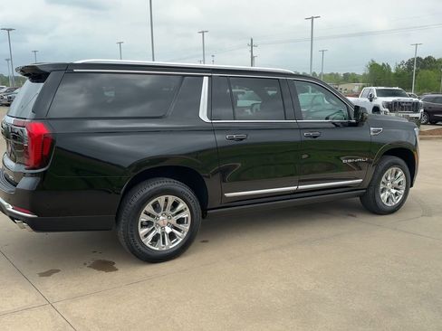 Used 2025 GMC Yukon XL Denali w/ Sun & Power Step Package image 8