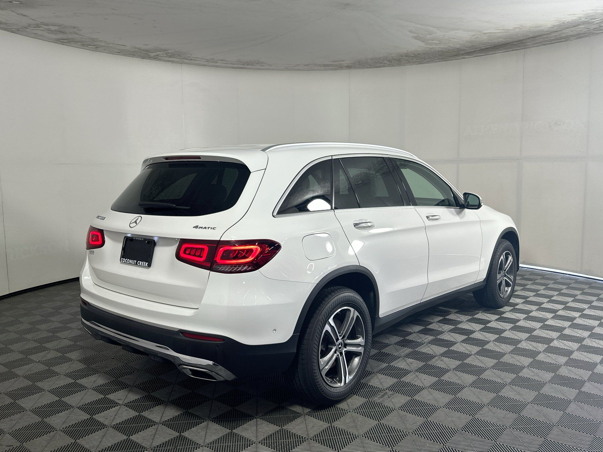 Used 2021 Mercedes-Benz GLC 300 4MATIC image 3