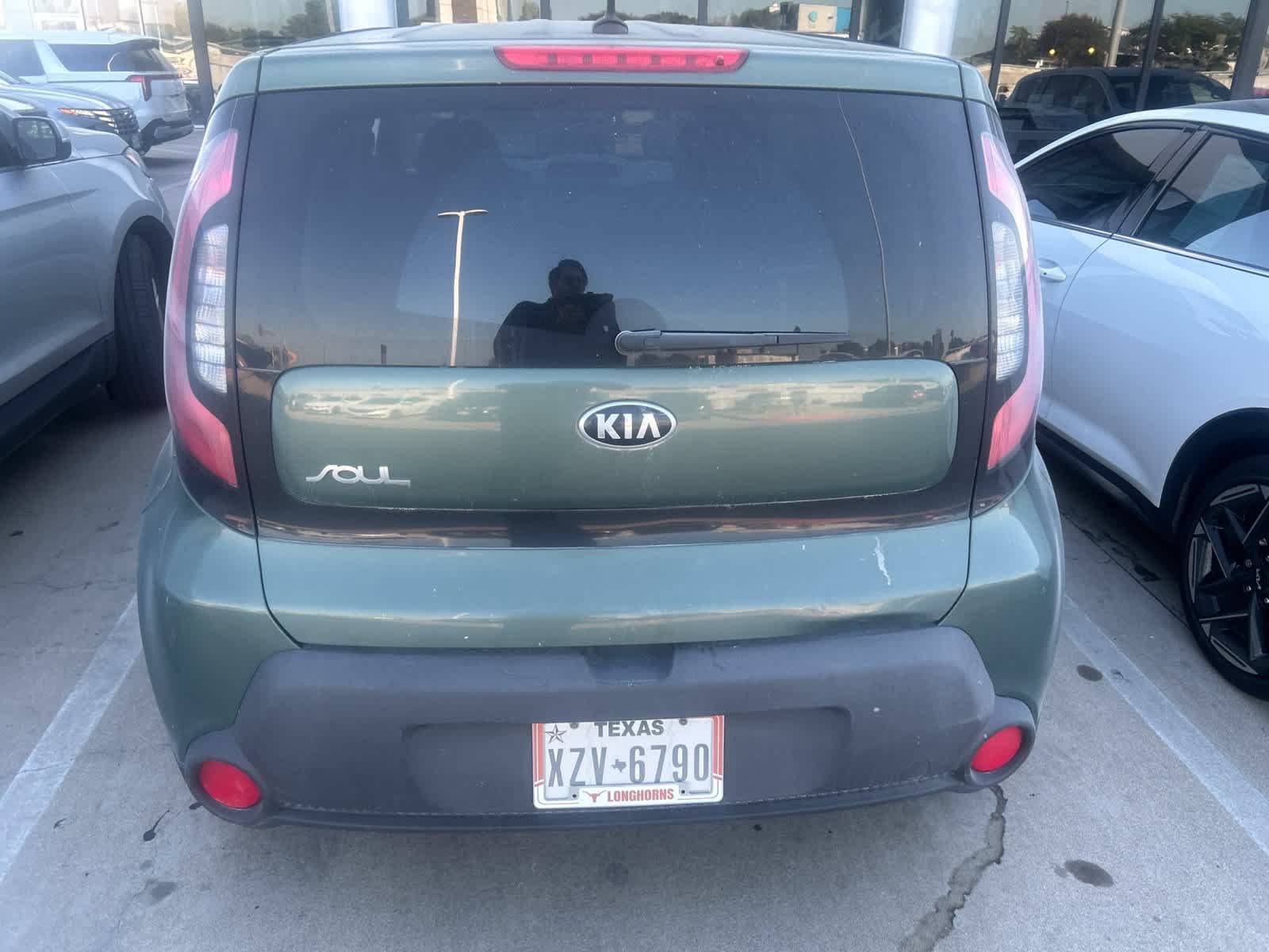 Used 2014 Kia Soul + FWD image 4