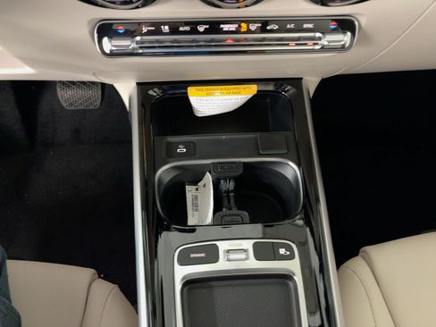 Used 2026 Mercedes-Benz GLB 250 image 25