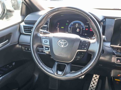Used 2025 Toyota Camry SE FWD image 18