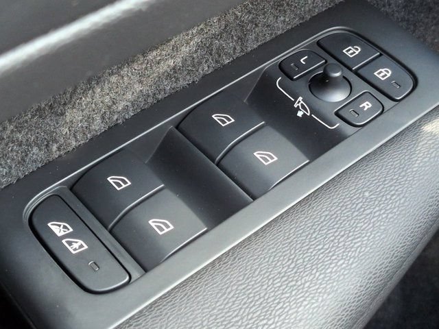 Used 2023 Volvo XC40 Recharge Ultimate w/ Protection Package Premier AWD/4WD image 25