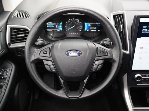 Used 2024 Ford Edge SE w/ Black Appearance Package image 17
