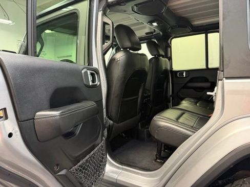 Used 2018 Jeep Wrangler Unlimited Sahara w/ Uconnect 4C Nav & Sound Group AWD/4WD image 27