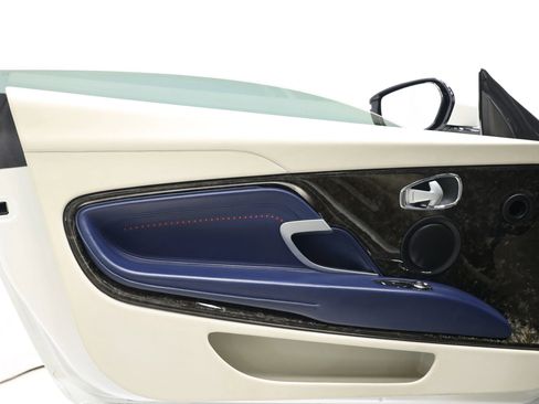 Used 2017 Aston Martin DB11 V12 image 13