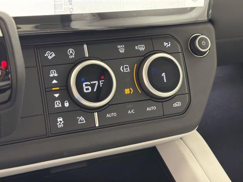 New 2026 Land Rover Defender 110 X-Dynamic SE image 14