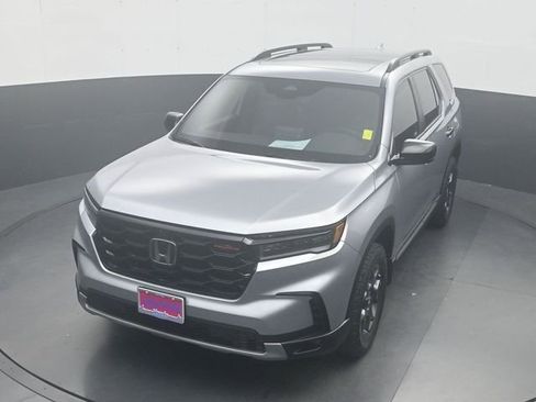 Used 2024 Honda Pilot TrailSport image 21