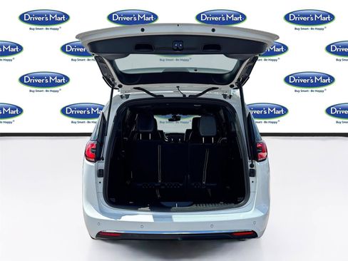 Used 2025 Chrysler Pacifica Select FWD image 24