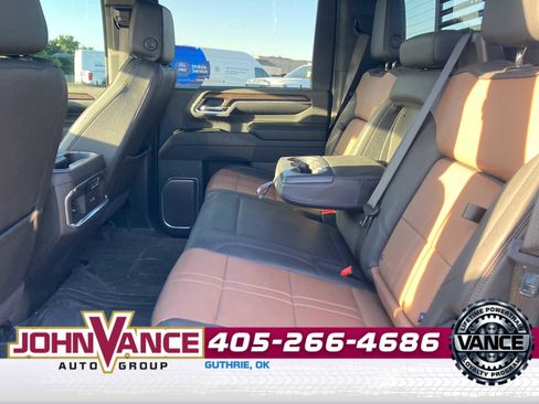Used 2025 Chevrolet Silverado 3500 High Country w/ Technology Package AWD/4WD image 4
