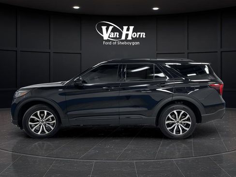 Used 2025 Ford Explorer ST-Line image 12