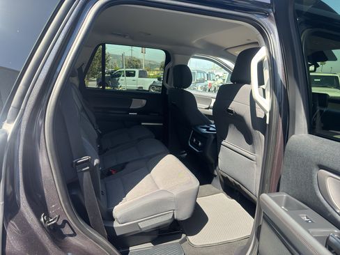 Used 2025 Ford Expedition Active RWD image 21