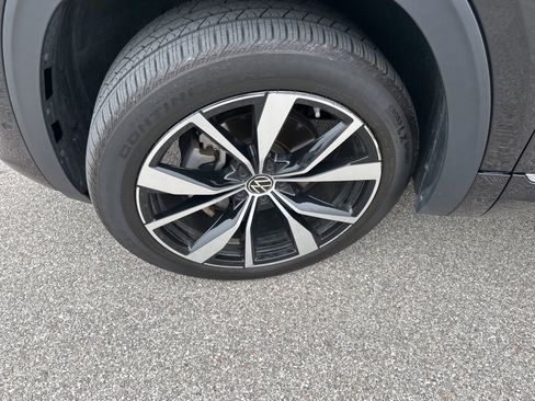 Used 2024 Volkswagen Atlas SEL Premium R-Line AWD/4WD image 2
