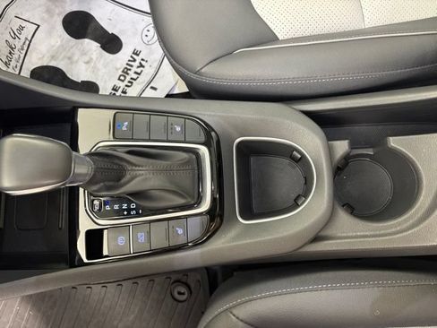 Used 2020 Hyundai Ioniq Limited FWD image 9