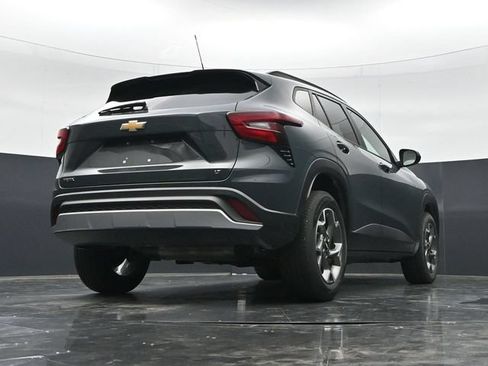 Used 2025 Chevrolet Trax LT FWD image 36