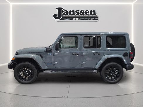 Used 2025 Jeep Wrangler Unlimited Sahara AWD/4WD image 2