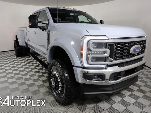 Used 2025 Ford F450 Platinum w/ FX4 Off-Road Package image 3