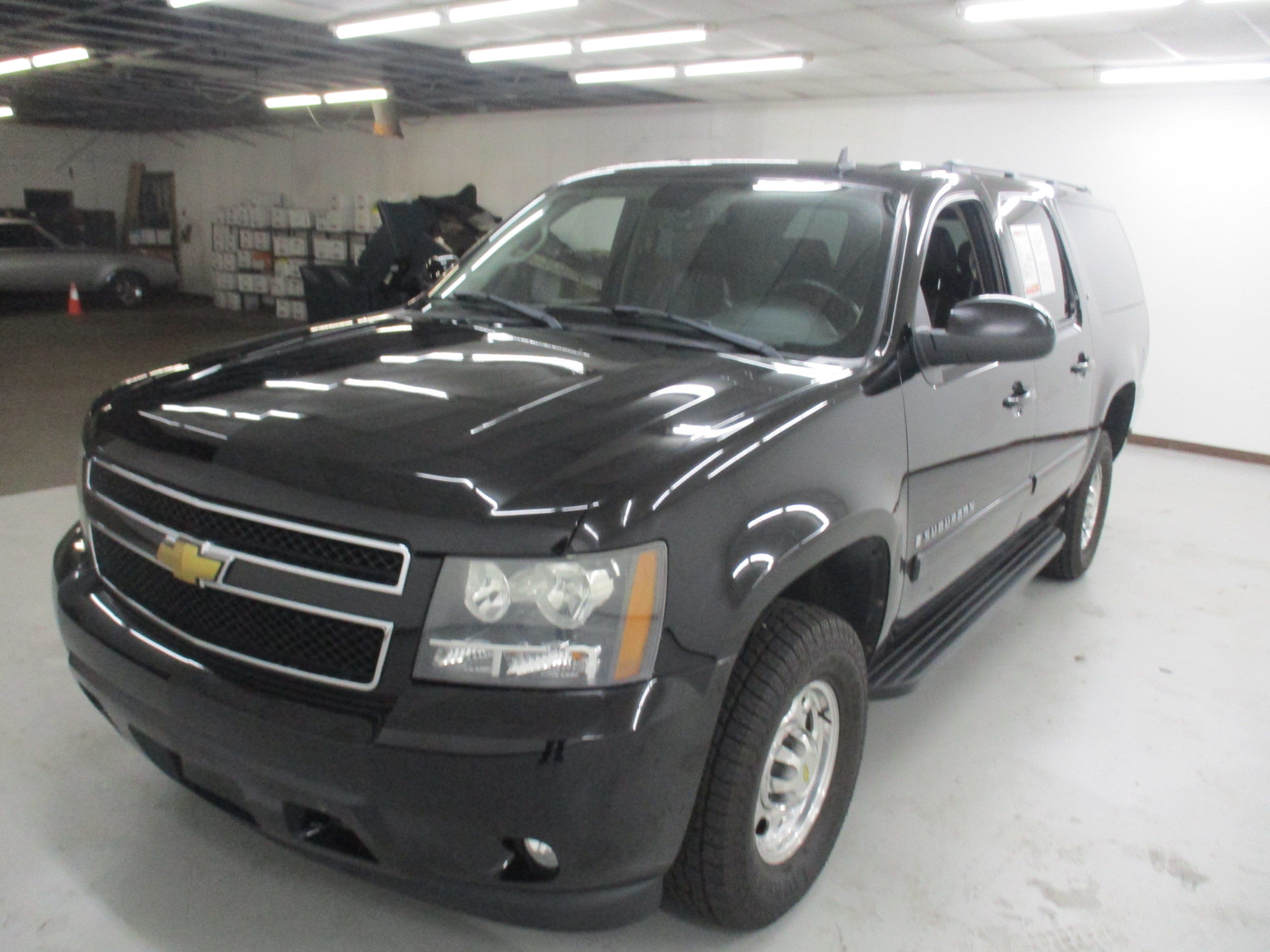 Used 2007 Chevrolet Suburban 2500 LT w/ LT Preferred Equipment Group AWD/4WD image 3