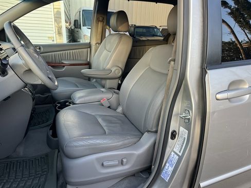 Used 2004 Toyota Sienna XLE AWD/4WD image 9