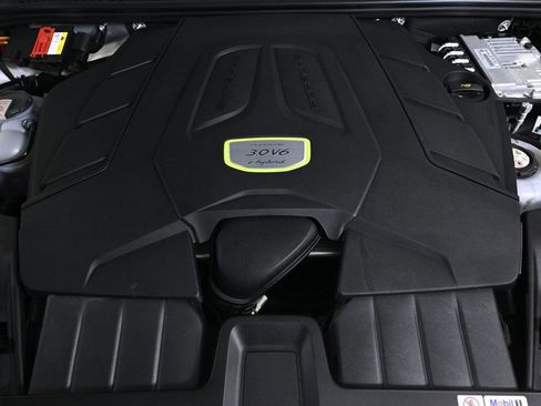 Certified 2022 Porsche Cayenne E-Hybrid image 27