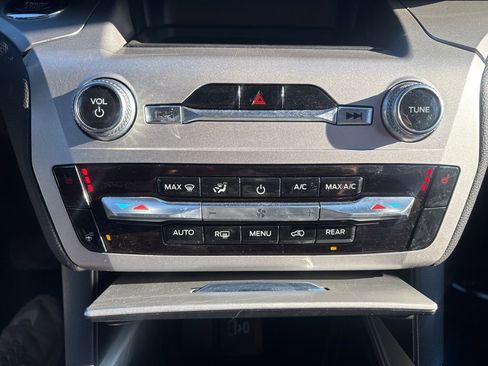 Used 2022 Ford Explorer XLT w/ Equipment Group 202A image 28