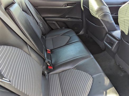 Used 2020 Toyota Camry image 11