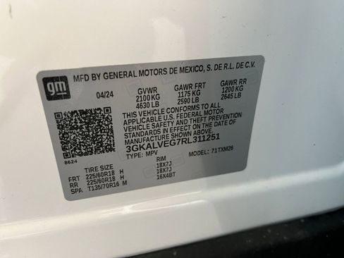 Used 2024 GMC Terrain SLT image 30