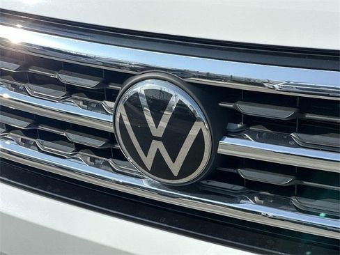 Used 2020 Volkswagen Atlas Cross Sport SE w/ Panoramic Sunroof Package image 30