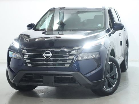 Certified 2026 Nissan Rogue SV image 3