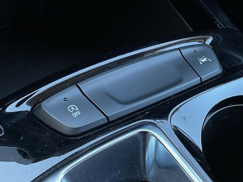 Used 2025 Chevrolet Trax LT image 33