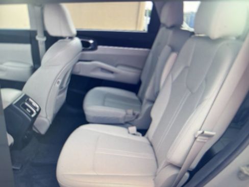 Used 2023 Kia Sorento EX w/ Panoramic Sunroof Package FWD image 4