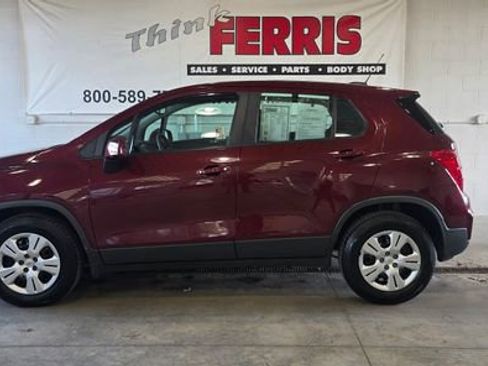 Used 2017 Chevrolet Trax LS image 2